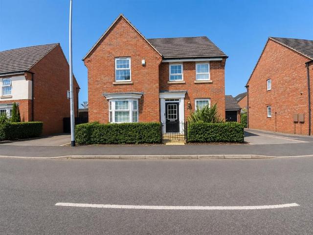 4 bedroom detached house for sale