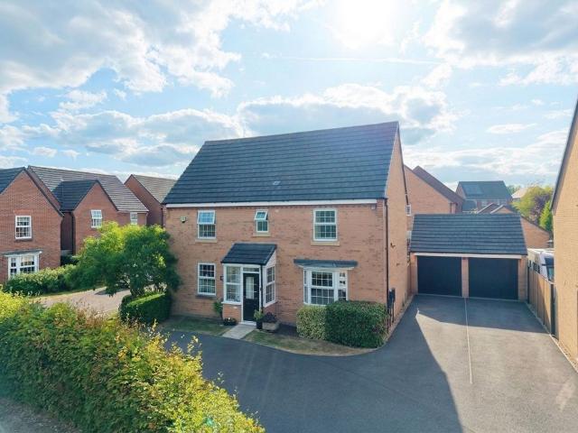 4 bedroom detached house for sale