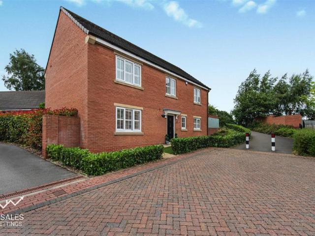 4 bedroom detached house for sale