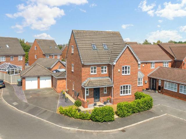 4 bedroom detached house for sale