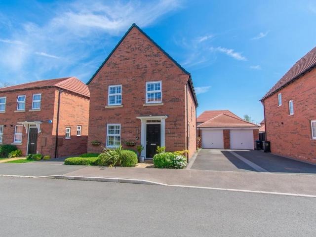 4 bedroom detached house for sale