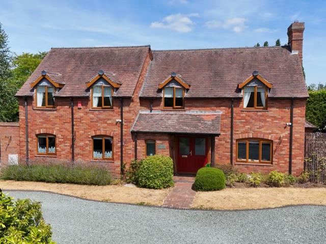 4 bedroom detached house for sale