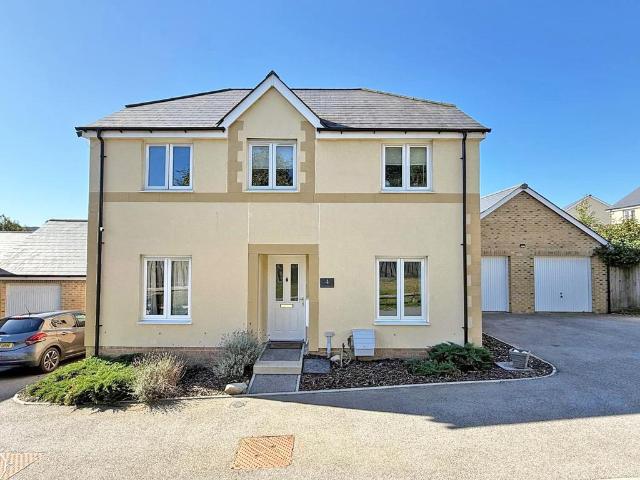 4 bedroom detached house for sale