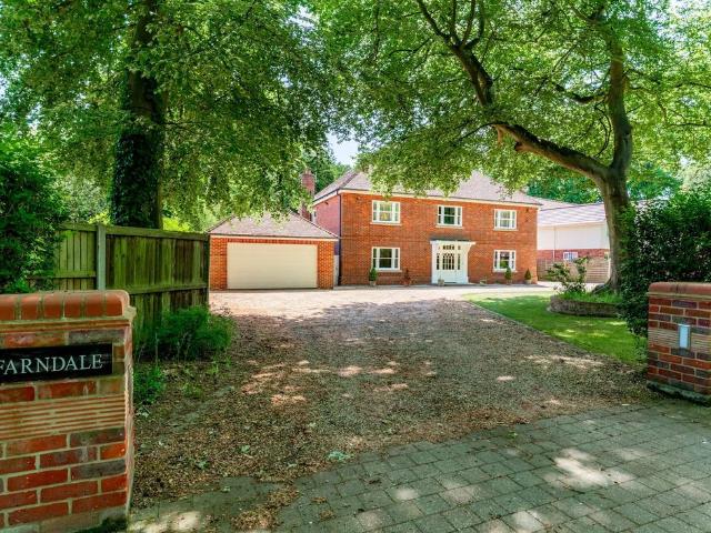 4 bedroom detached house for sale