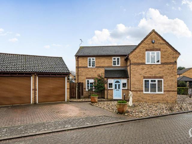 4 bedroom detached house for sale
