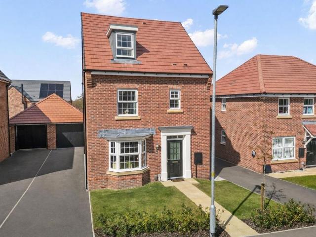 4 bedroom detached house for sale