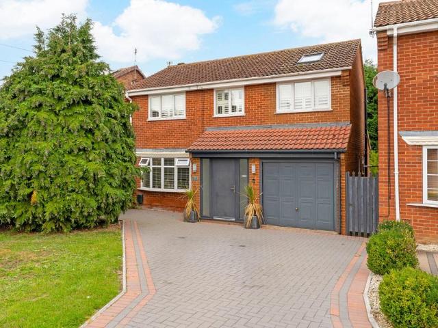 4 bedroom detached house for sale