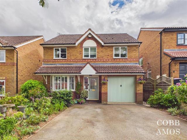 4 bedroom detached house for sale
