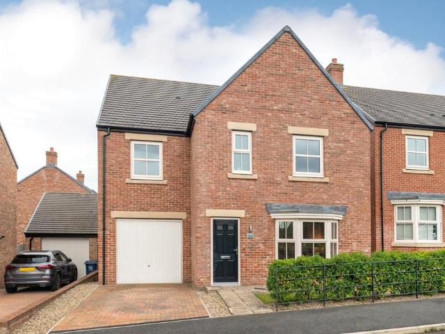 4 bedroom detached house for sale
