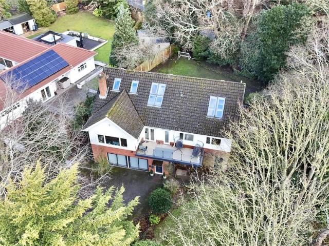 6 bedroom detached house for sale
