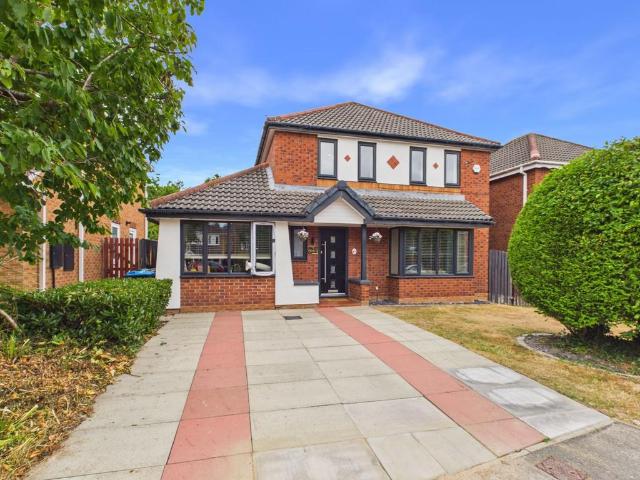 4 bedroom detached house for sale