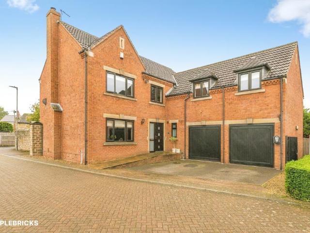 4 bedroom detached house for sale