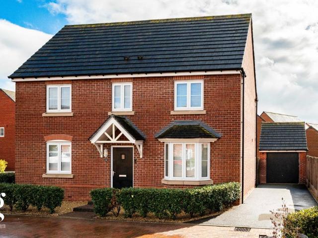 4 bedroom detached house for sale