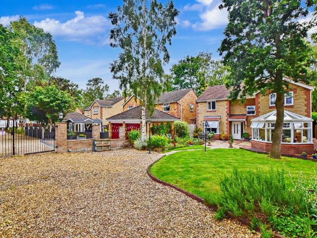 4 bedroom detached house for sale