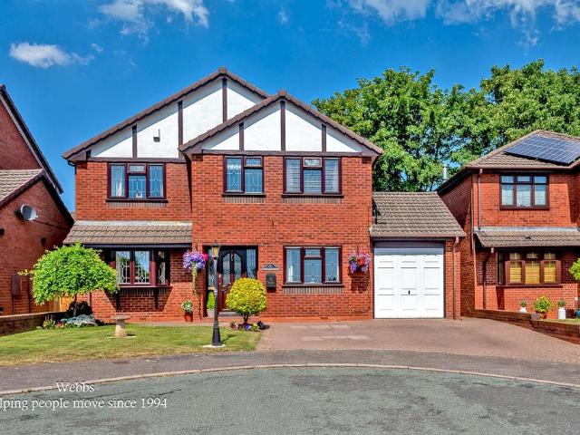 4 bedroom detached house for sale