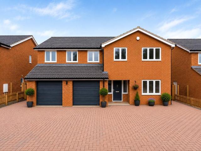 4 bedroom detached house for sale