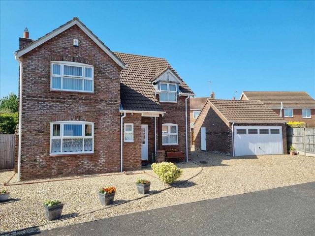 4 bedroom detached house for sale