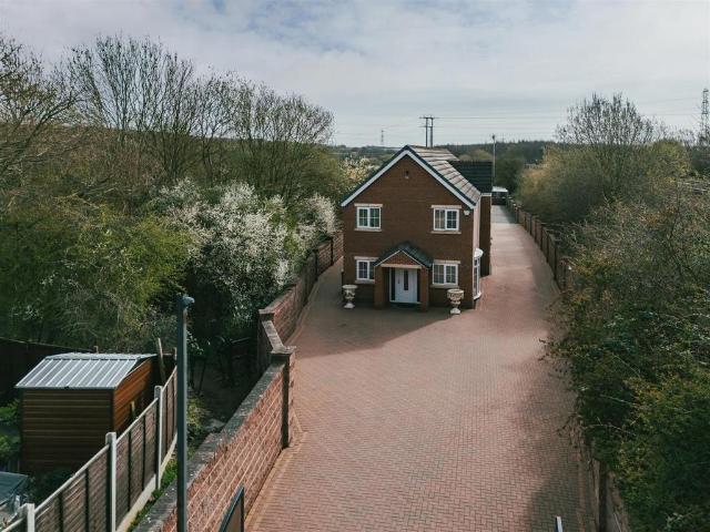 4 bedroom detached house for sale