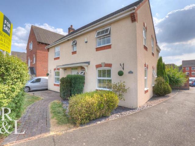 4 bedroom detached house for sale