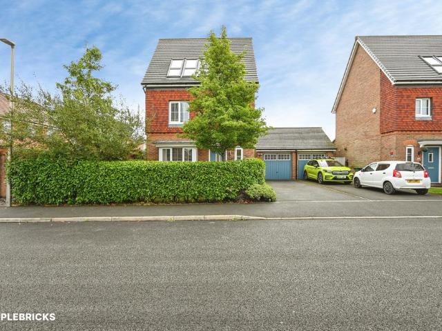 4 bedroom detached house for sale