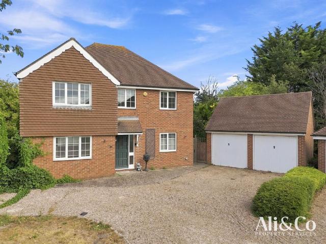 4 bedroom detached house for sale