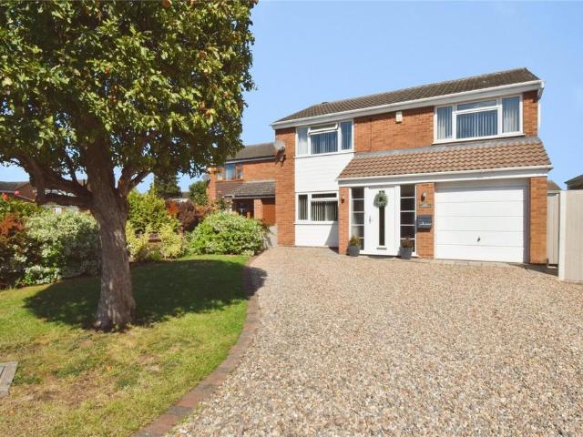 4 bedroom detached house for sale