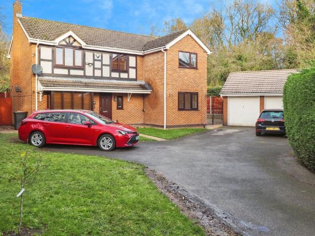 4 bedroom detached house for sale