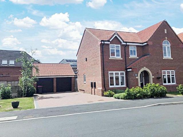 4 bedroom detached house for sale