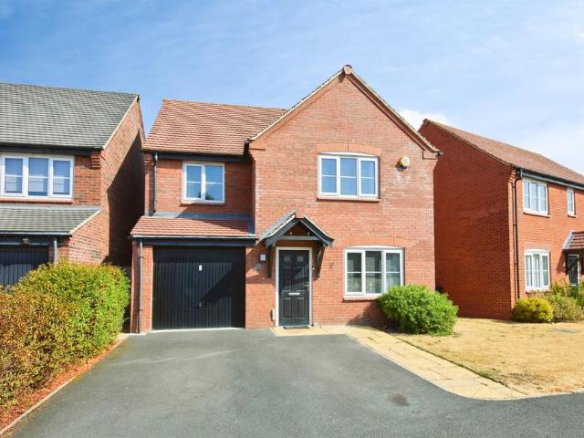 4 bedroom detached house for sale