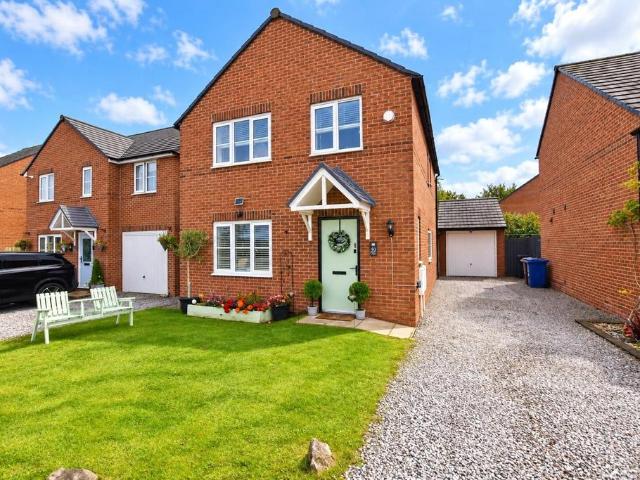 4 bedroom detached house for sale