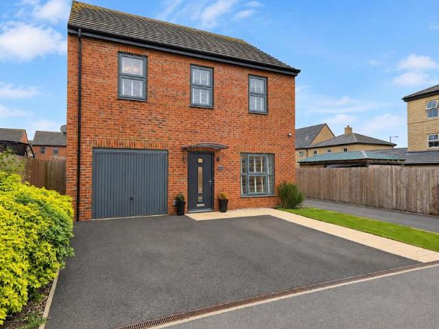 4 bedroom detached house for sale