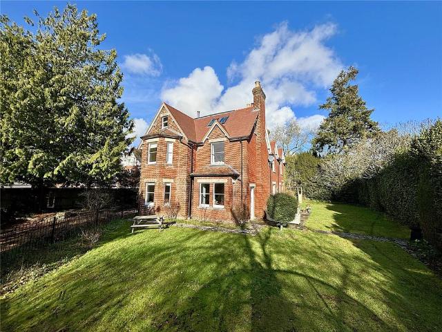 6 bedroom detached house for sale