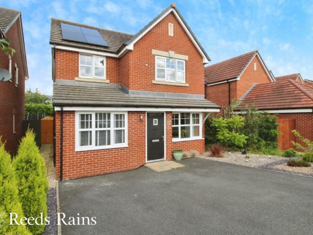 4 bedroom detached house for sale