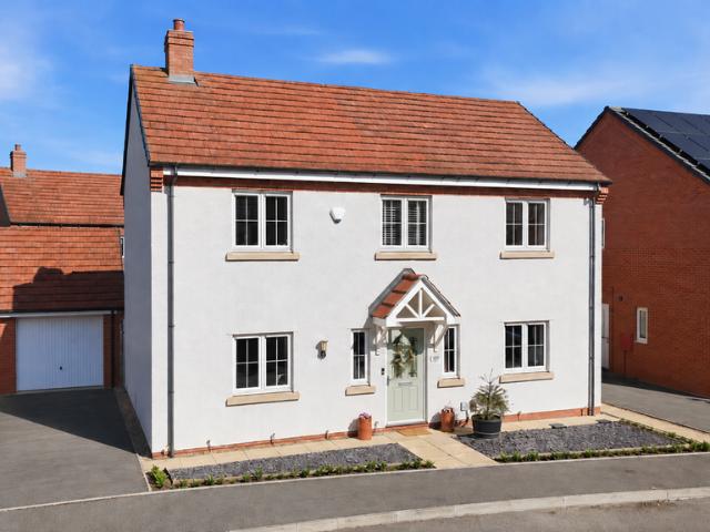 4 bedroom detached house for sale