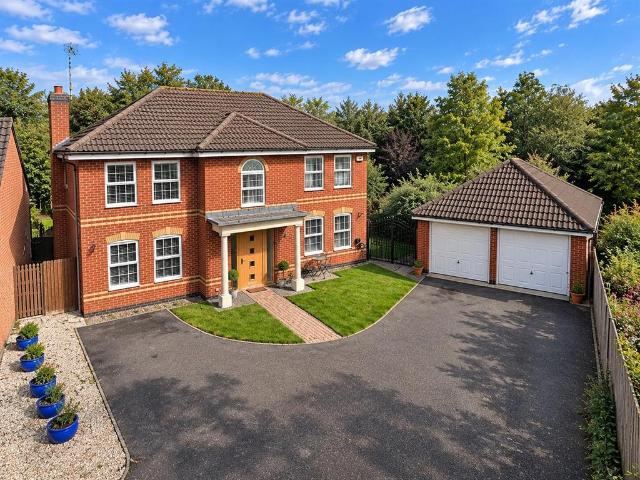 4 bedroom detached house for sale