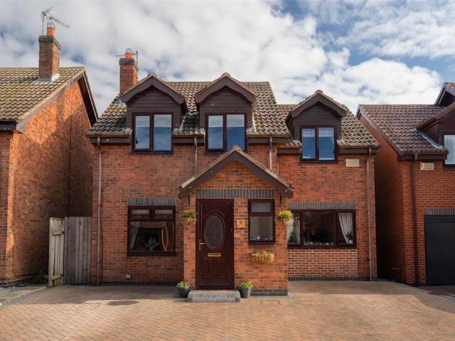 4 bedroom detached house for sale
