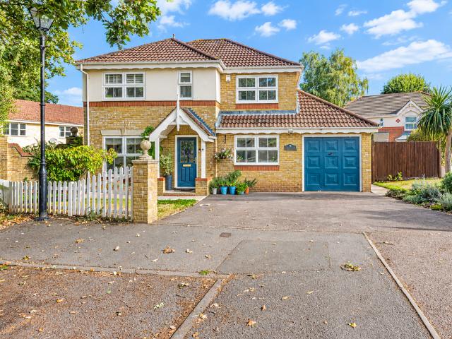4 bedroom detached house for sale