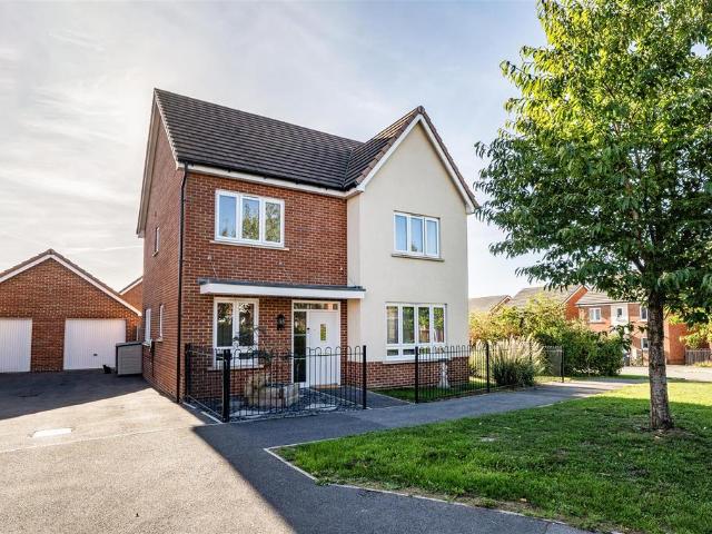 4 bedroom detached house for sale
