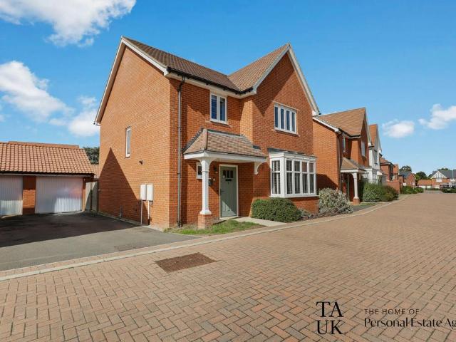 4 bedroom detached house for sale