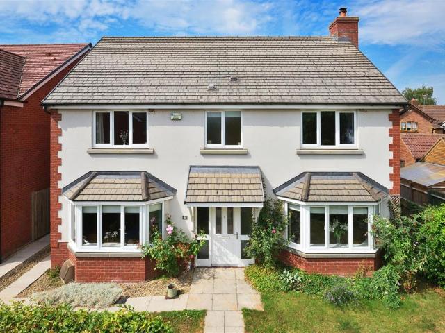 4 bedroom detached house for sale