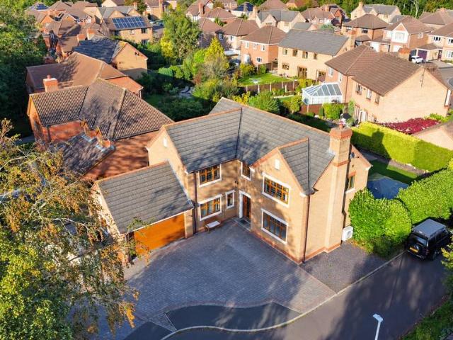 4 bedroom detached house for sale