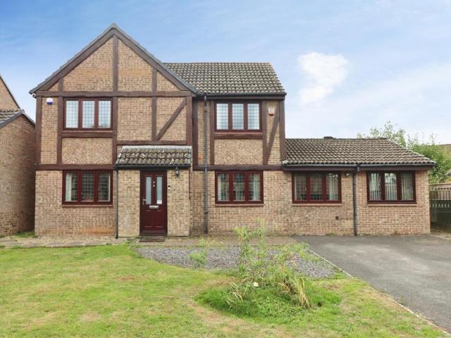 4 bedroom detached house for sale