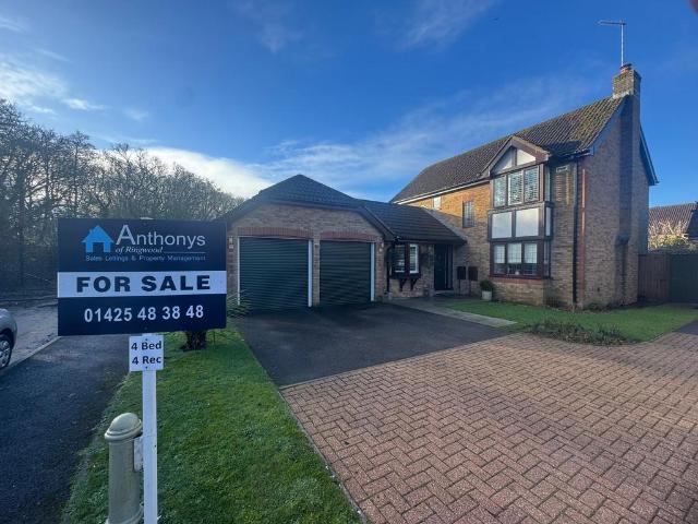4 bedroom detached house for sale