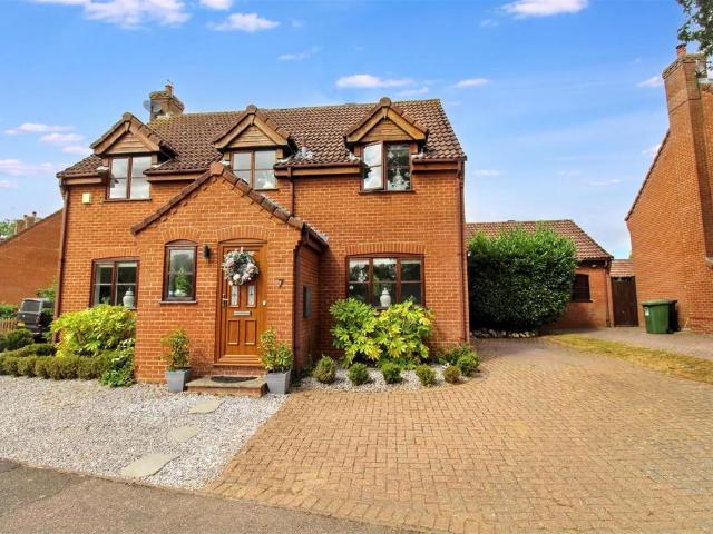 4 bedroom detached house for sale