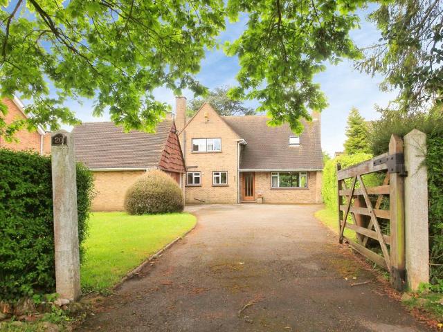 4 bedroom detached house for sale