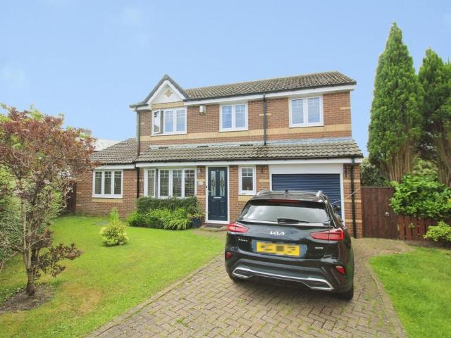 4 bedroom detached house for sale
