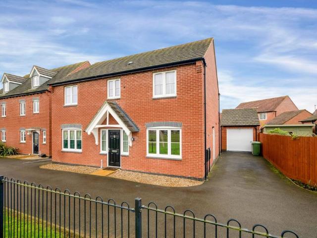 4 bedroom detached house for sale