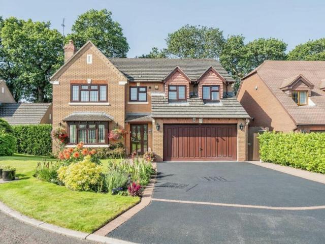 4 bedroom detached house for sale