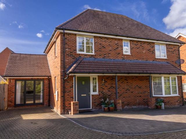 4 bedroom detached house for sale