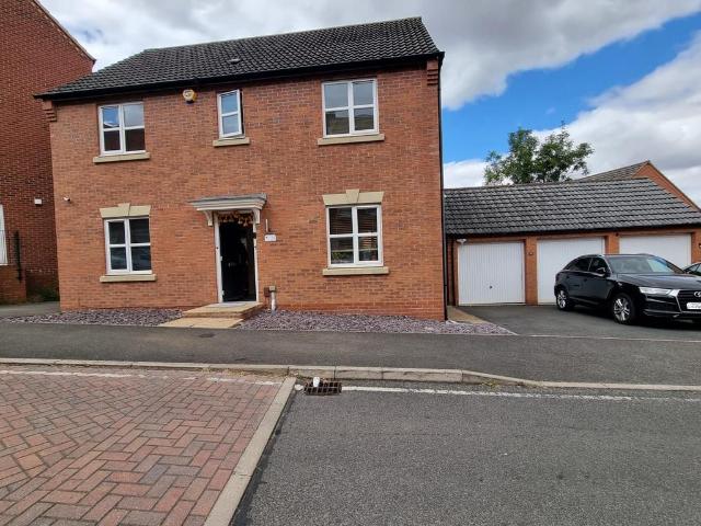 4 bedroom detached house for sale